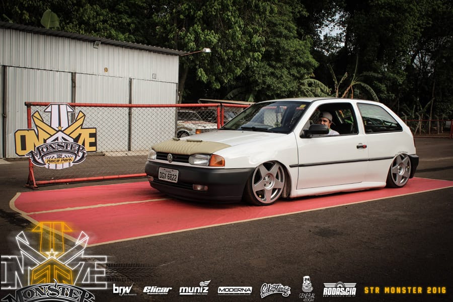 Gol G2 com rodas Volcano Wheels Tarmac aro 17